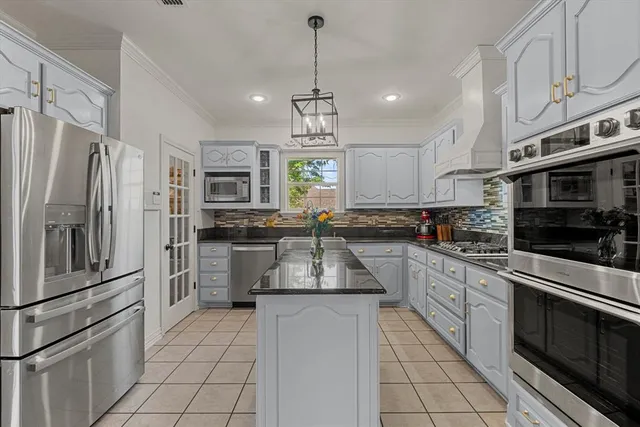 $609,900 | 1072 West Secretariat Drive, Terrell, TX 75160