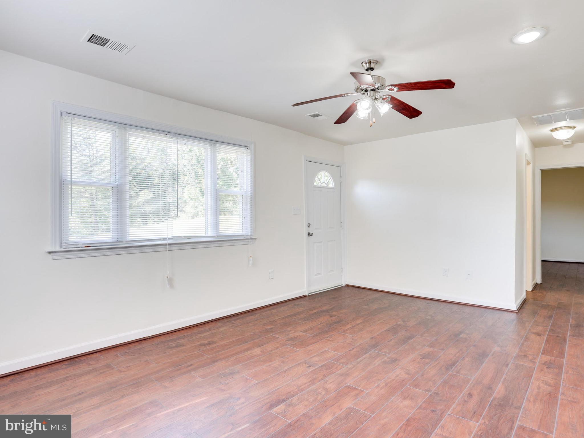 19058 Bethlehem Church Road Triangle, VA 22172 - Photo 4 of 29 Living Room