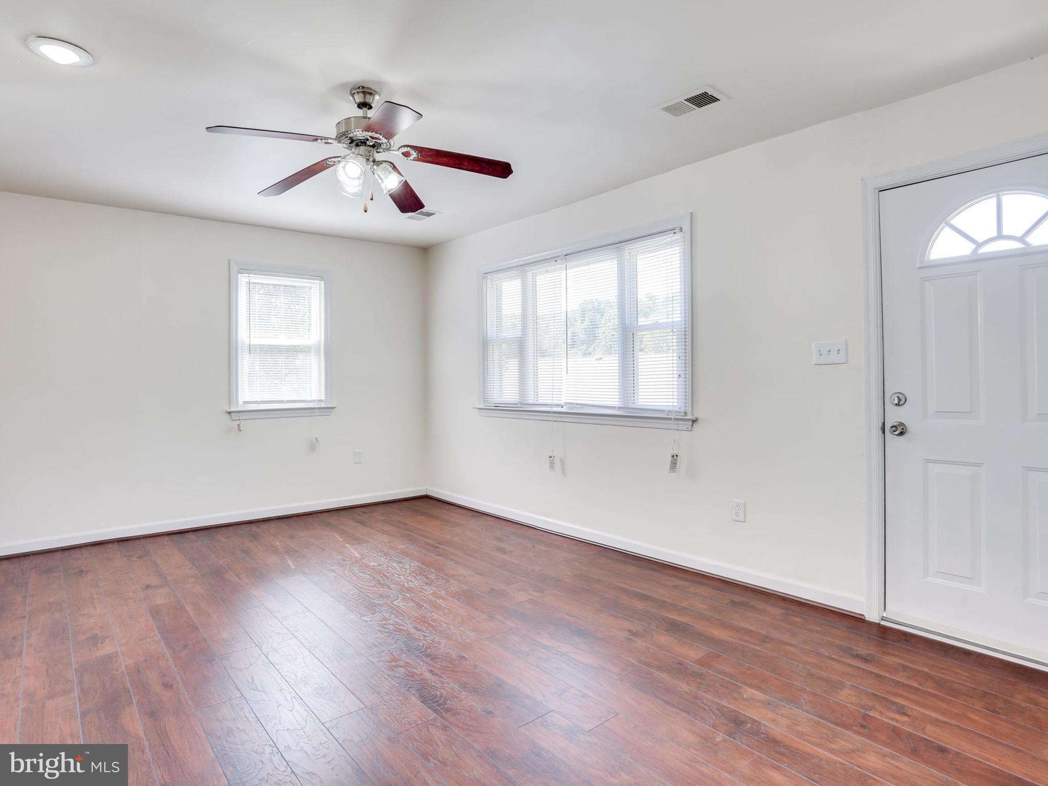 19058 Bethlehem Church Road Triangle, VA 22172 - Photo 5 of 29 Living Room