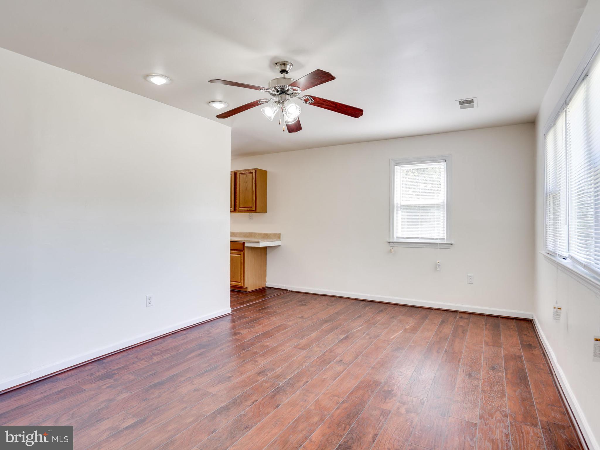 19058 Bethlehem Church Road Triangle, VA 22172 - Photo 6 of 29 Living Room
