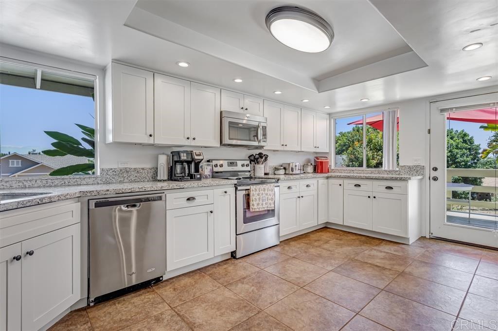 226 South Stage Coach Lane Fallbrook, CA 92028 - Photo 8 of 25 Gallery Image 8