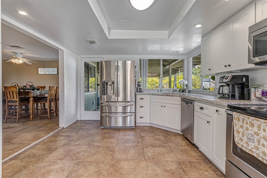 226 South Stage Coach Lane Fallbrook, CA 92028 - Photo 9 of 25 Gallery Image 9