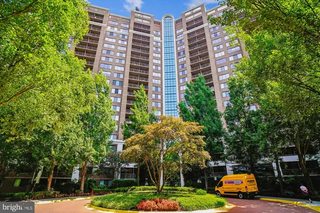 a car parked in front of a building