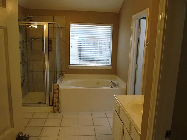 $2,300 | 5104 Big Spring Drive, Pearland, TX 77584