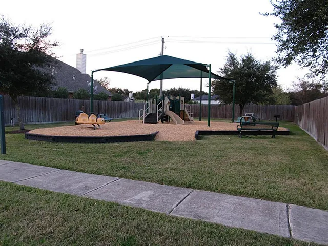 $2,300 | 5104 Big Spring Drive, Pearland, TX 77584