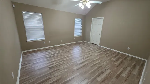 $2,300 | 5104 Big Spring Drive, Pearland, TX 77584