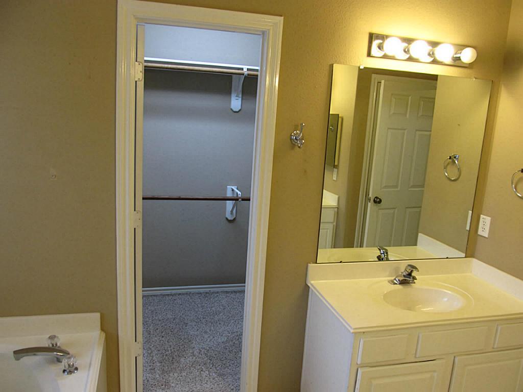 5104 Big Spring Drive Pearland, TX 77584 - Photo 9 of 28