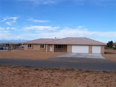 16436 Ocotilla Road Apple Valley, CA 92307 - Photo 1 of 1 a front view of a house with a yard