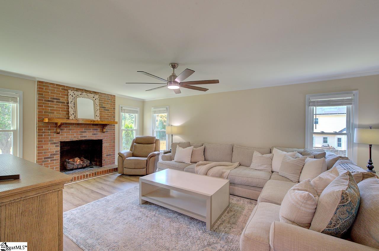 419 Hedgerow Drive Greenville, SC 29607 - Photo 8 of 48