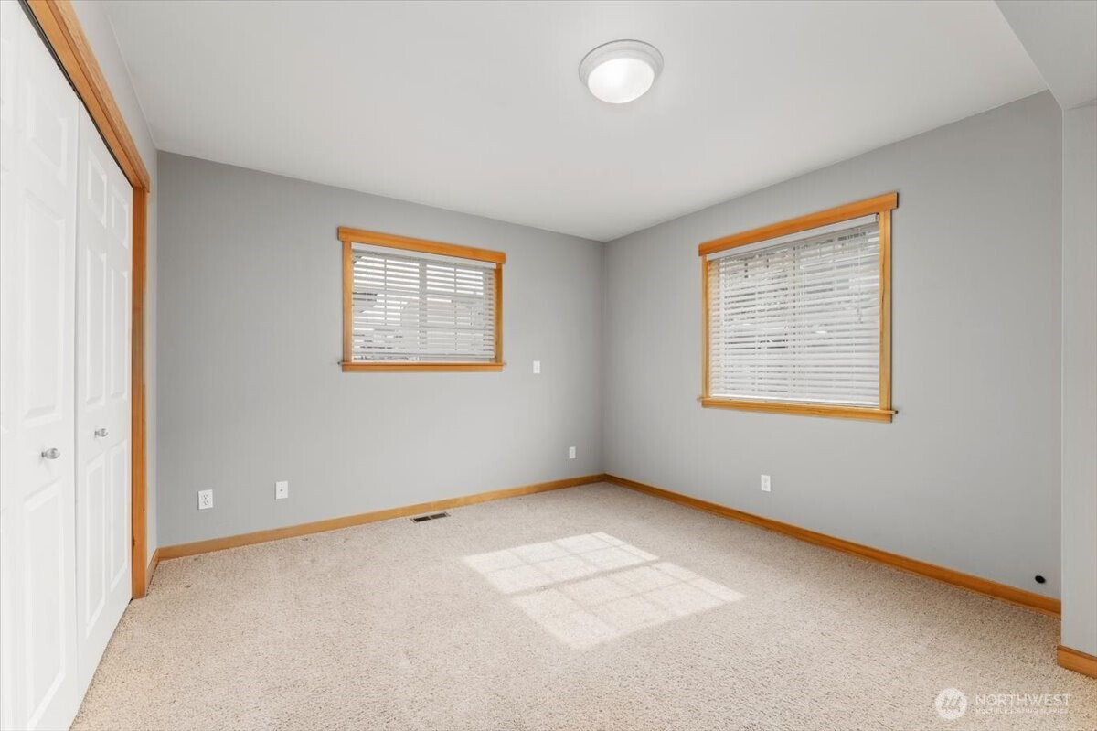 585 Entiat Place Orondo, WA 98843 - Photo 13 of 40 an empty room with windows