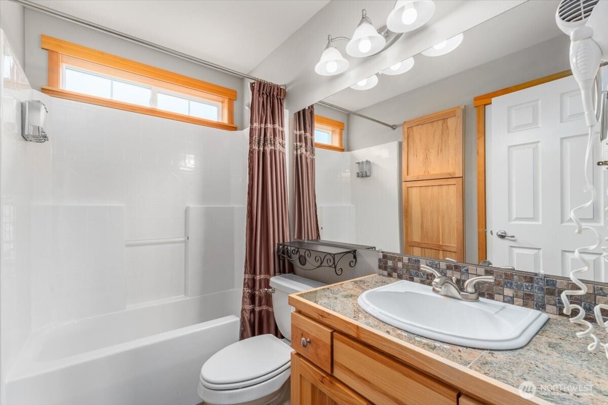 585 Entiat Place Orondo, WA 98843 - Photo 15 of 40 a bathroom with a sink a toilet and shower
