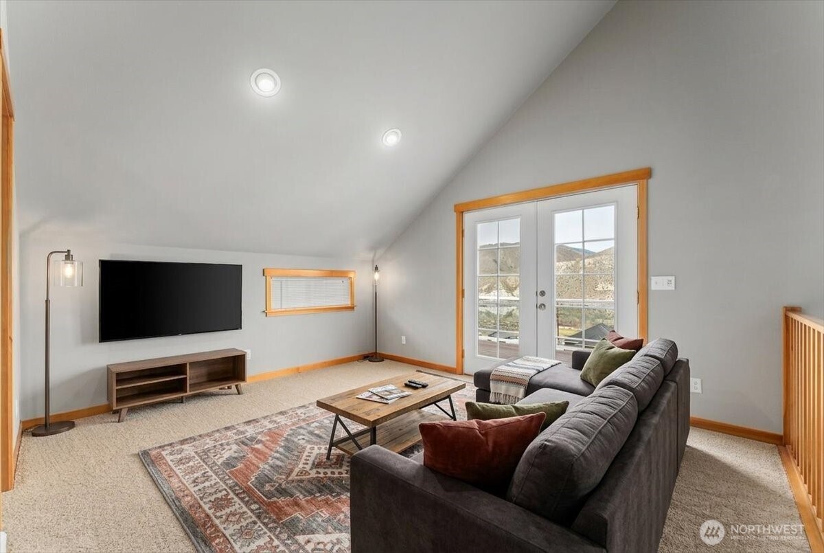 585 Entiat Place Orondo, WA 98843 - Photo 17 of 40 a living room with furniture and a flat screen tv