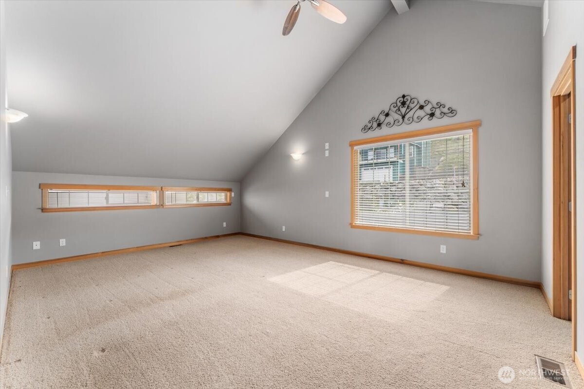 585 Entiat Place Orondo, WA 98843 - Photo 18 of 40 an empty room with windows
