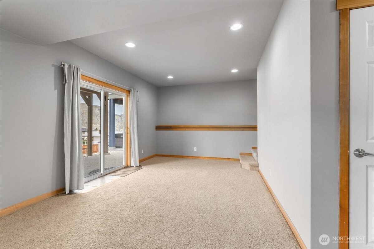 585 Entiat Place Orondo, WA 98843 - Photo 23 of 40 a view of an empty room with a window