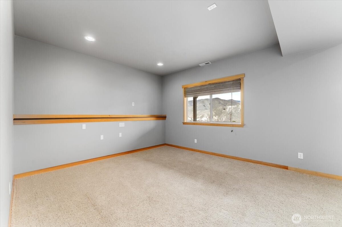 585 Entiat Place Orondo, WA 98843 - Photo 24 of 40 an empty room with a window