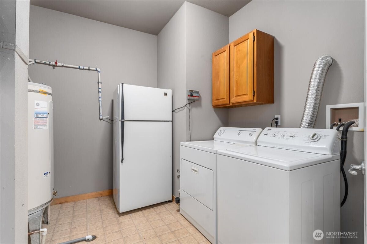 585 Entiat Place Orondo, WA 98843 - Photo 29 of 40 a utility room with dryer and washer