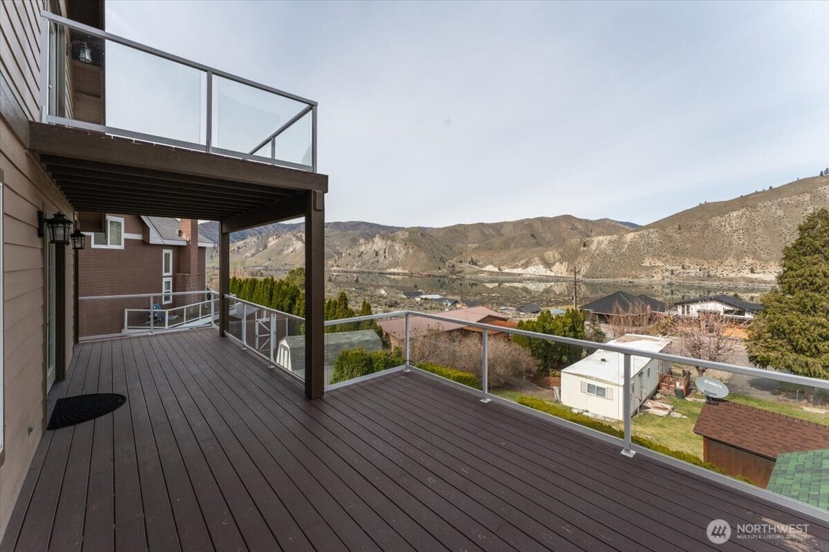585 Entiat Place Orondo, WA 98843 - Photo 30 of 40 a view of a balcony with furniture and wooden floor