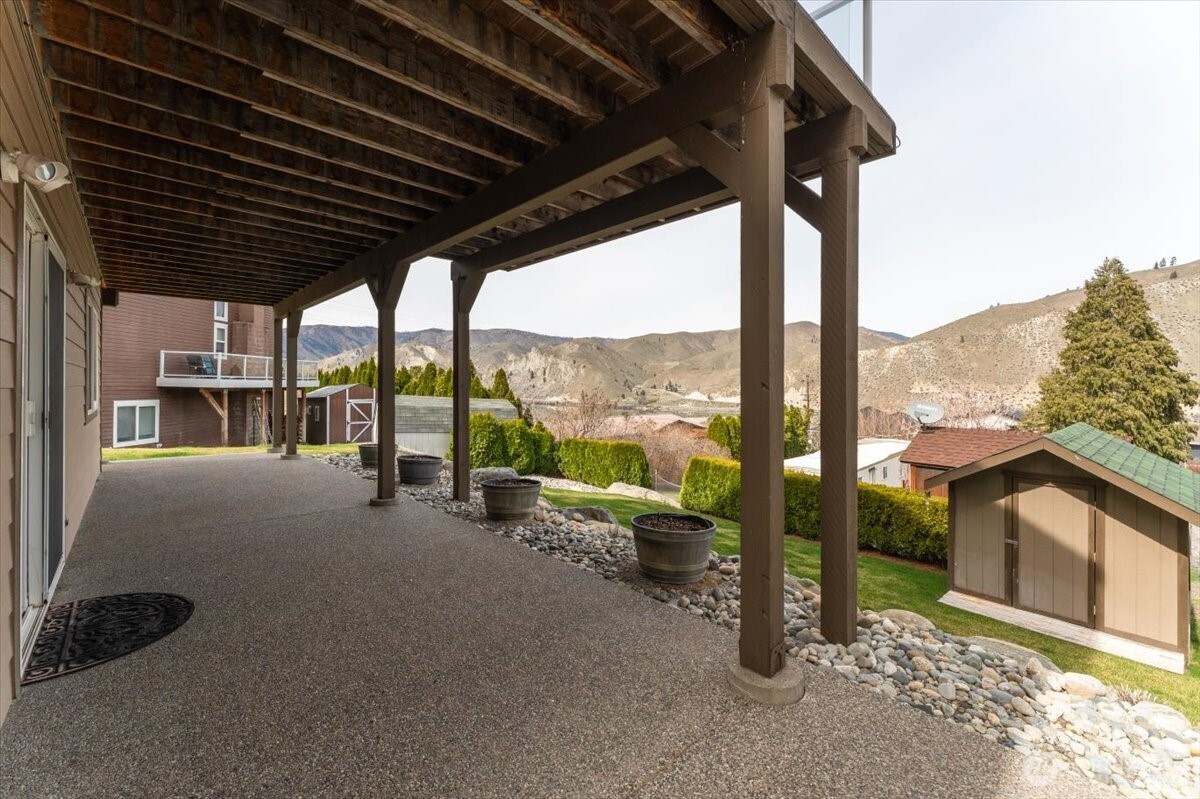 585 Entiat Place Orondo, WA 98843 - Photo 32 of 40 a building outdoor space with patio