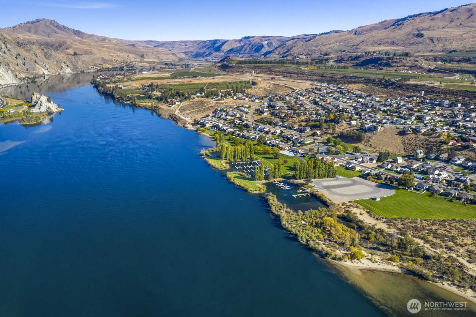 585 Entiat Place Orondo, WA 98843 - Photo 37 of 40 a view of a city with ocean view