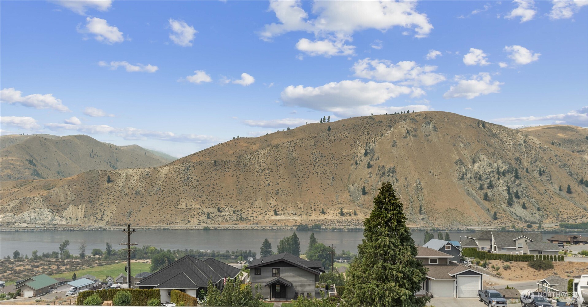 585 Entiat Place Orondo, WA 98843 - Photo 4 of 40 a view of a sky