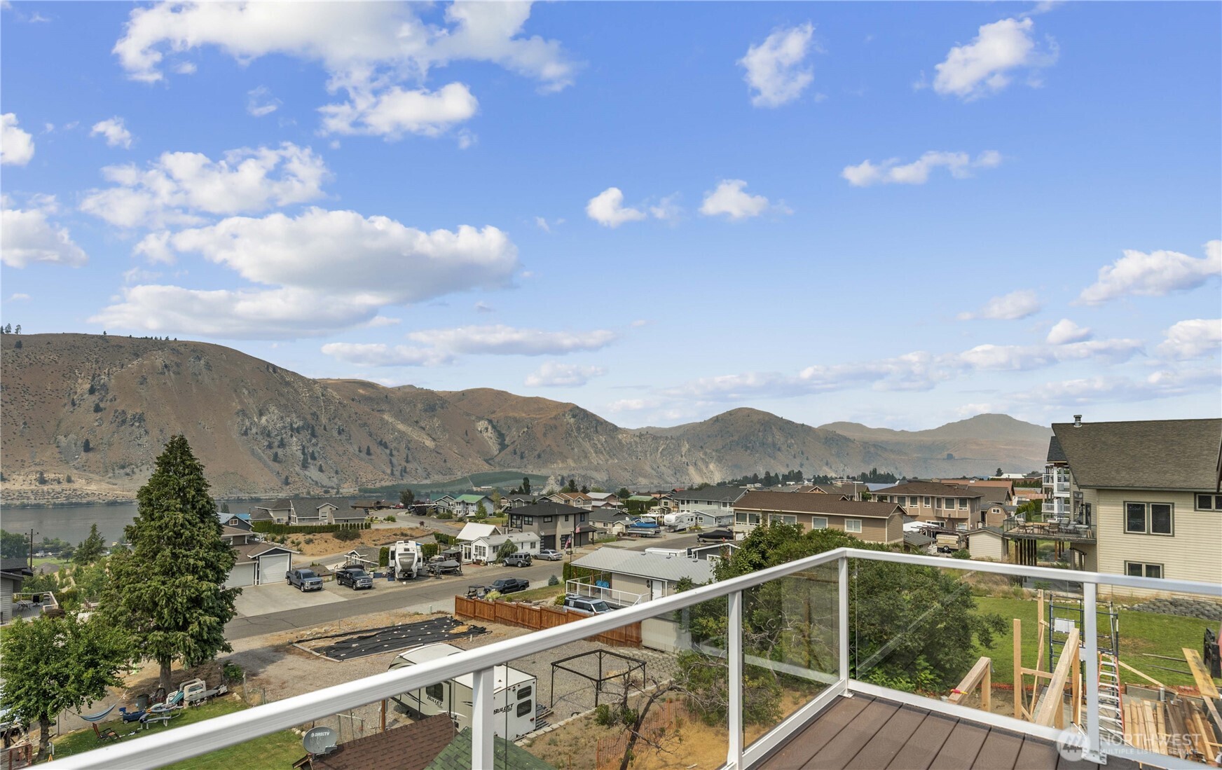 585 Entiat Place Orondo, WA 98843 - Photo 5 of 40 a view of a city from a balcony