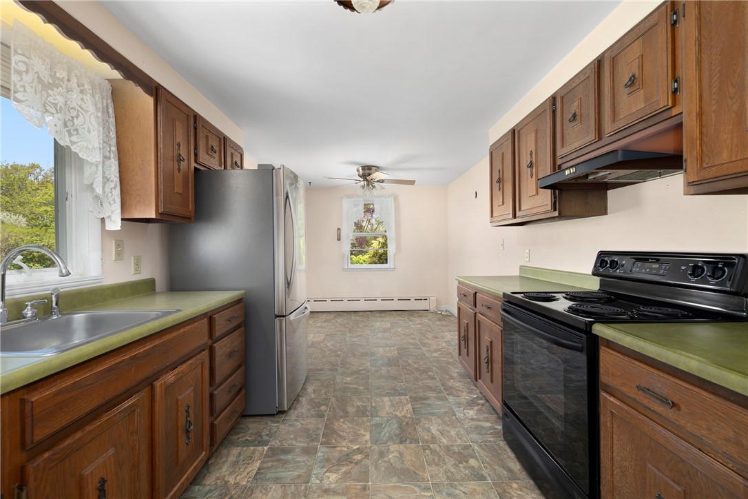 33 Brenton Road Newport, RI 02840 - Photo 24 of 40 Kitchen