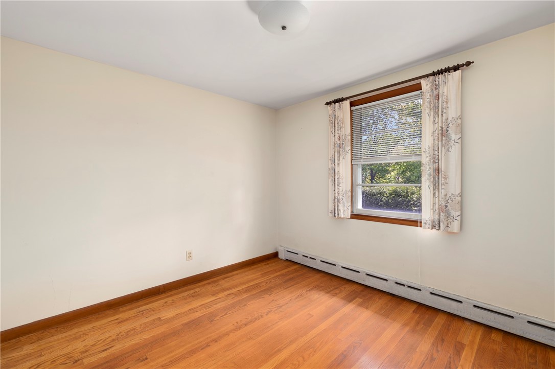 33 Brenton Road Newport, RI 02840 - Photo 30 of 40 Bedroom 1