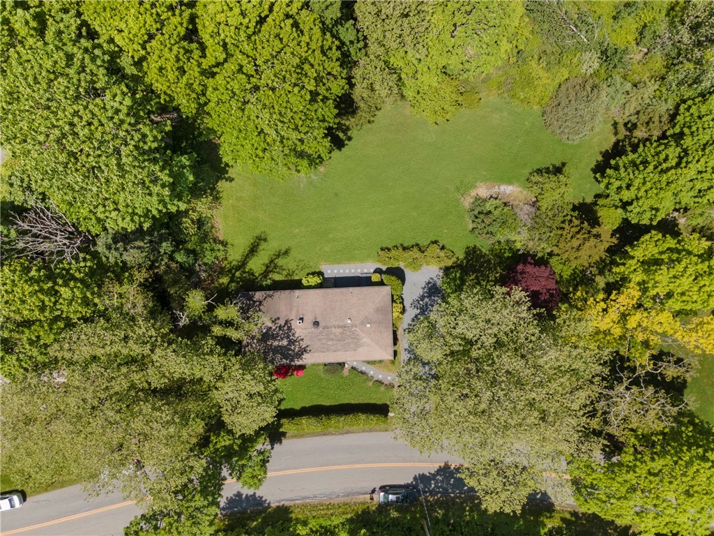 33 Brenton Road Newport, RI 02840 - Photo 8 of 40