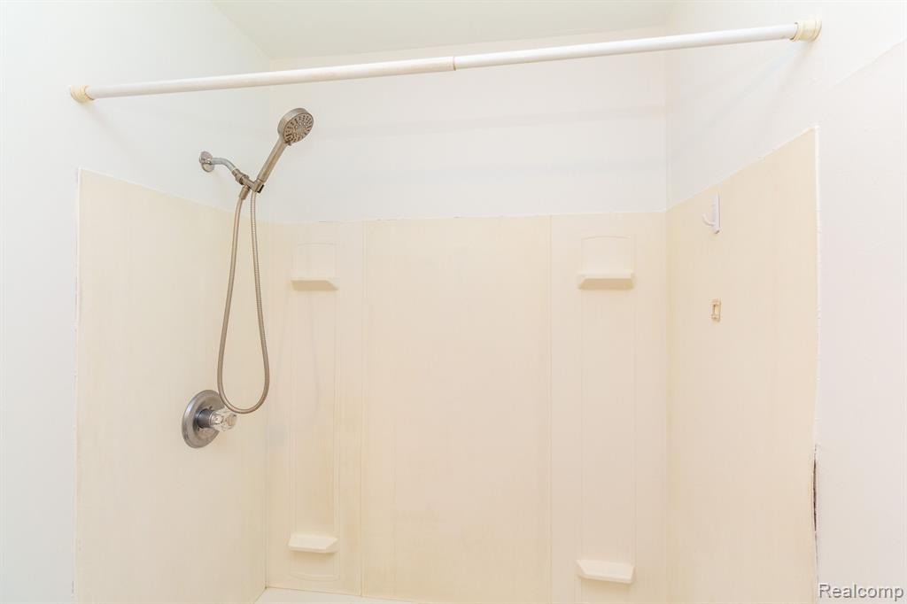 21809 West River Road Grosse Ile, MI 48138 - Photo 25 of 39