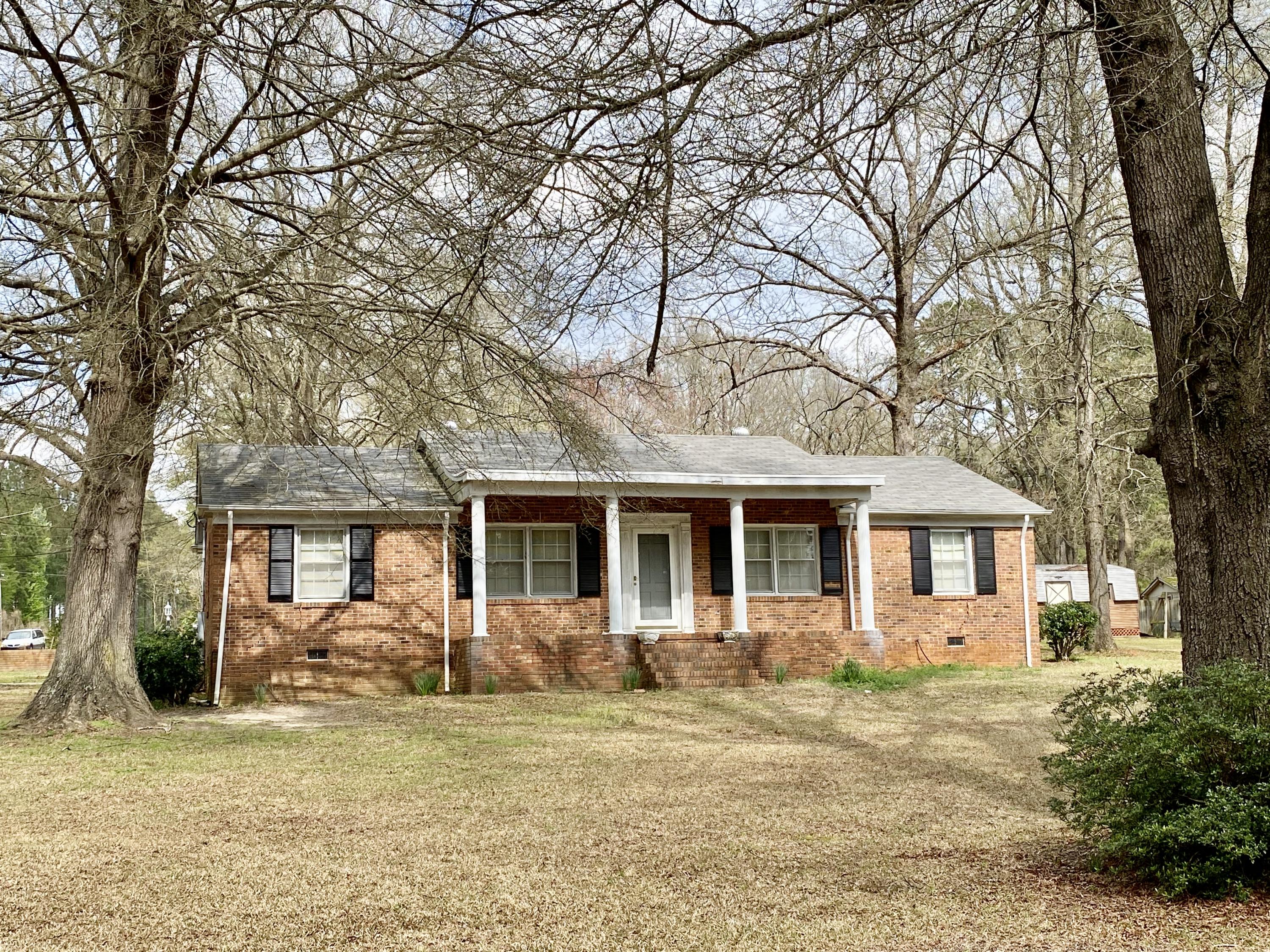 140 Springdale Drive Rockingham, NC 28379 - Photo 1 of 17 IMG_1324