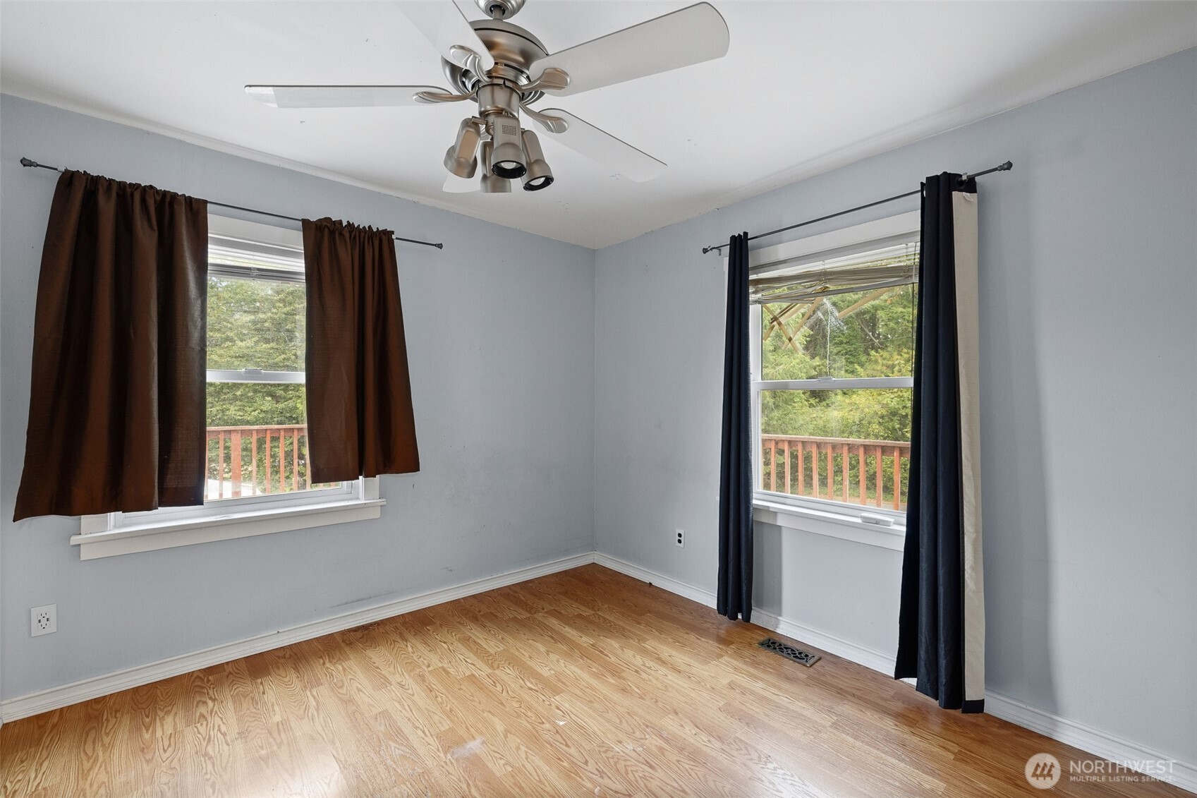 4125 Tracyton Beach Road Northwest Bremerton, WA 98310 - Photo 12 of 32 Gallery Image 12