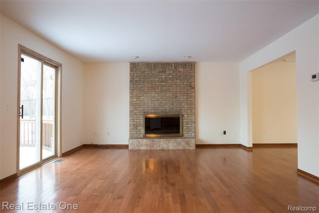 29800 Drake Road Farmington, MI 48331 - Photo 19 of 44 Family Room View 2.jpg