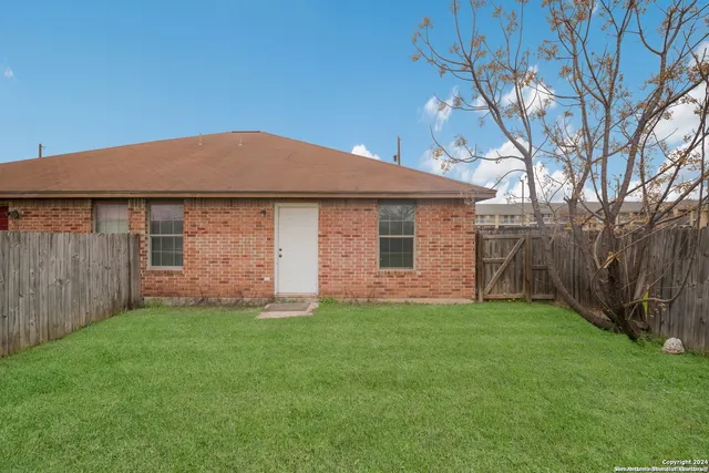 $1,285 | 1152 Misty Acres Drive, New Braunfels, TX 78130