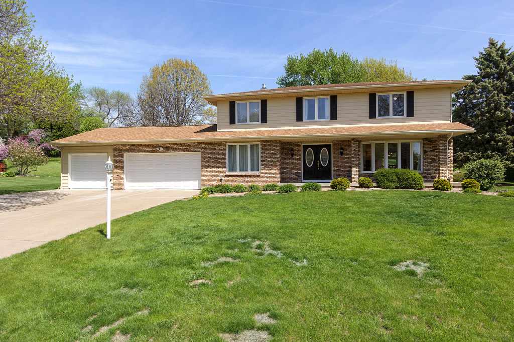5470 White Post Road Bettendorf, IA 52722 - Photo 1 of 24 Gallery Image 1