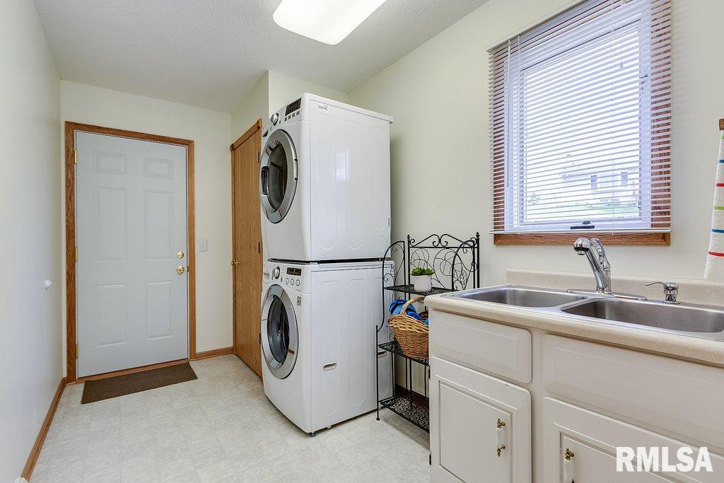 5470 White Post Road Bettendorf, IA 52722 - Photo 12 of 24 Gallery Image 12