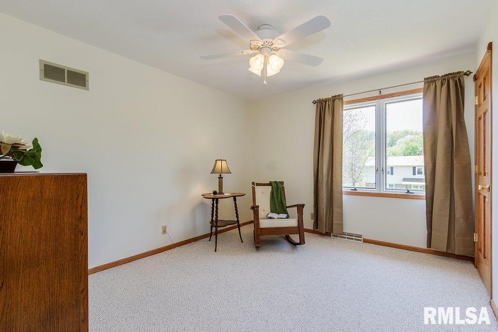 5470 White Post Road Bettendorf, IA 52722 - Photo 15 of 24 Gallery Image 15