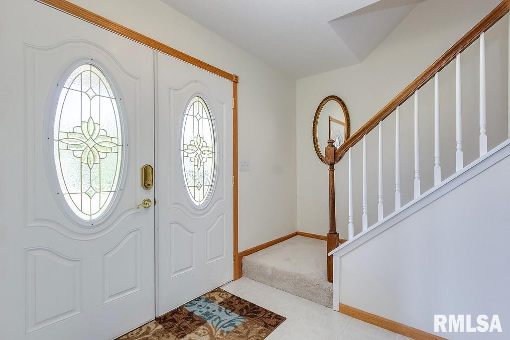 5470 White Post Road Bettendorf, IA 52722 - Photo 2 of 24 Gallery Image 2