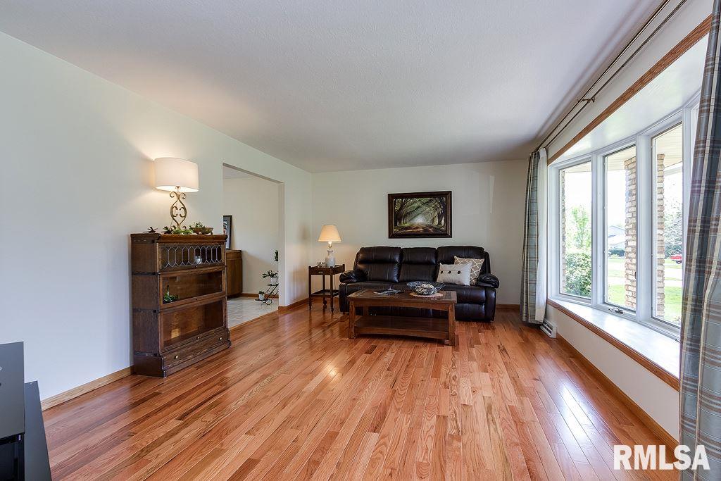 5470 White Post Road Bettendorf, IA 52722 - Photo 3 of 24 Gallery Image 3