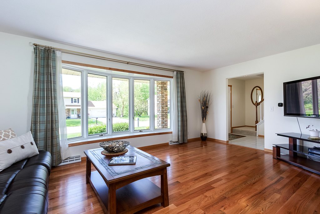 5470 White Post Road Bettendorf, IA 52722 - Photo 4 of 24 Gallery Image 4