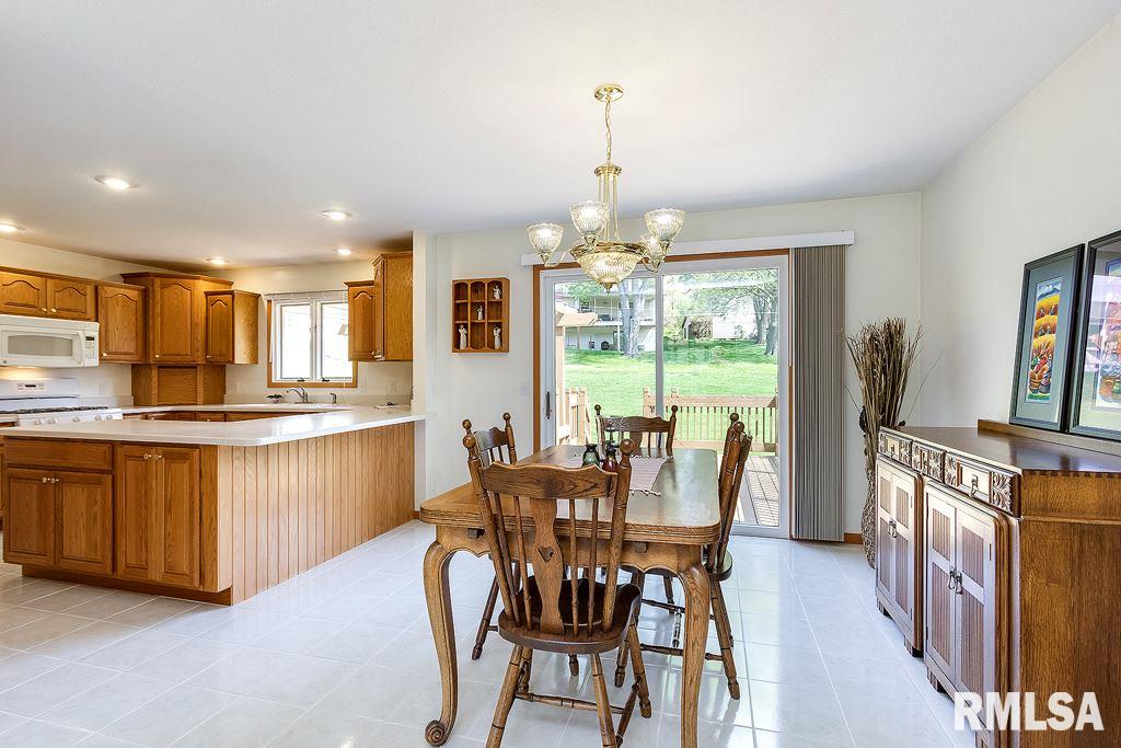 5470 White Post Road Bettendorf, IA 52722 - Photo 5 of 24 Gallery Image 5