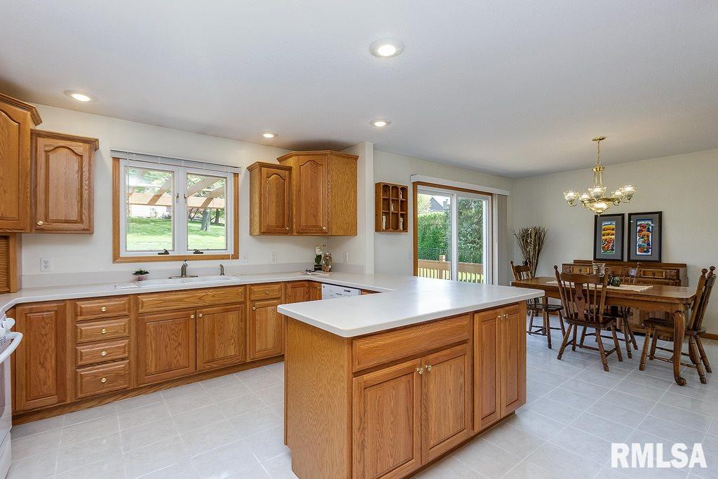 5470 White Post Road Bettendorf, IA 52722 - Photo 7 of 24 Gallery Image 7