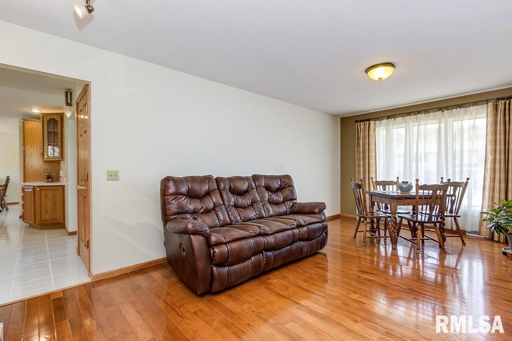 5470 White Post Road Bettendorf, IA 52722 - Photo 9 of 24 Gallery Image 9