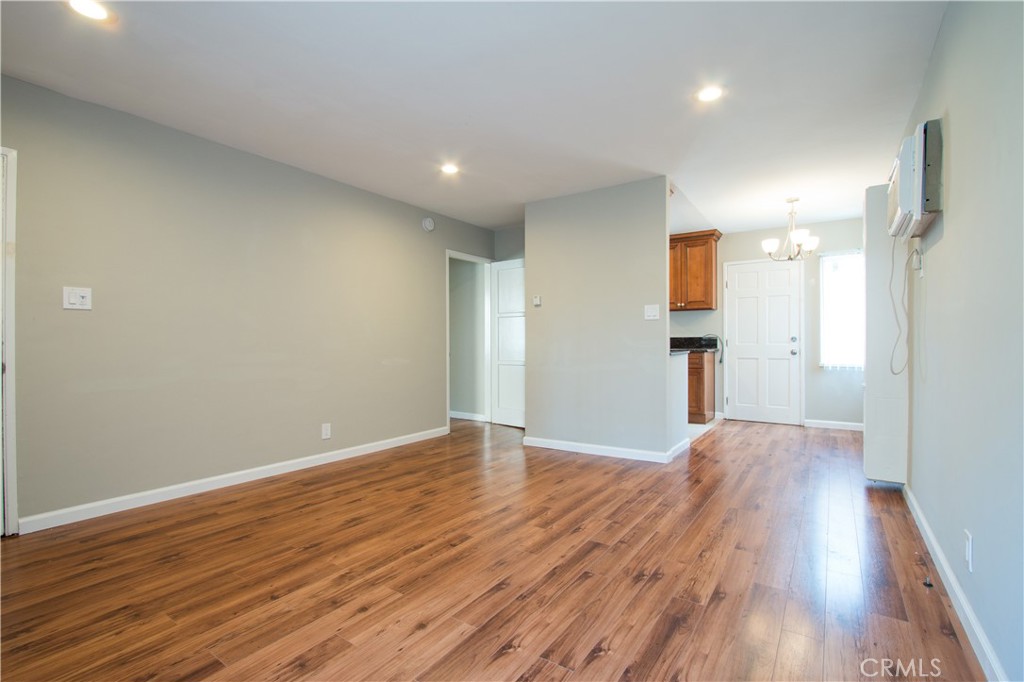 2512 Cañada Boulevard, Unit 5 Glendale, CA 91208 - Photo 2 of 9