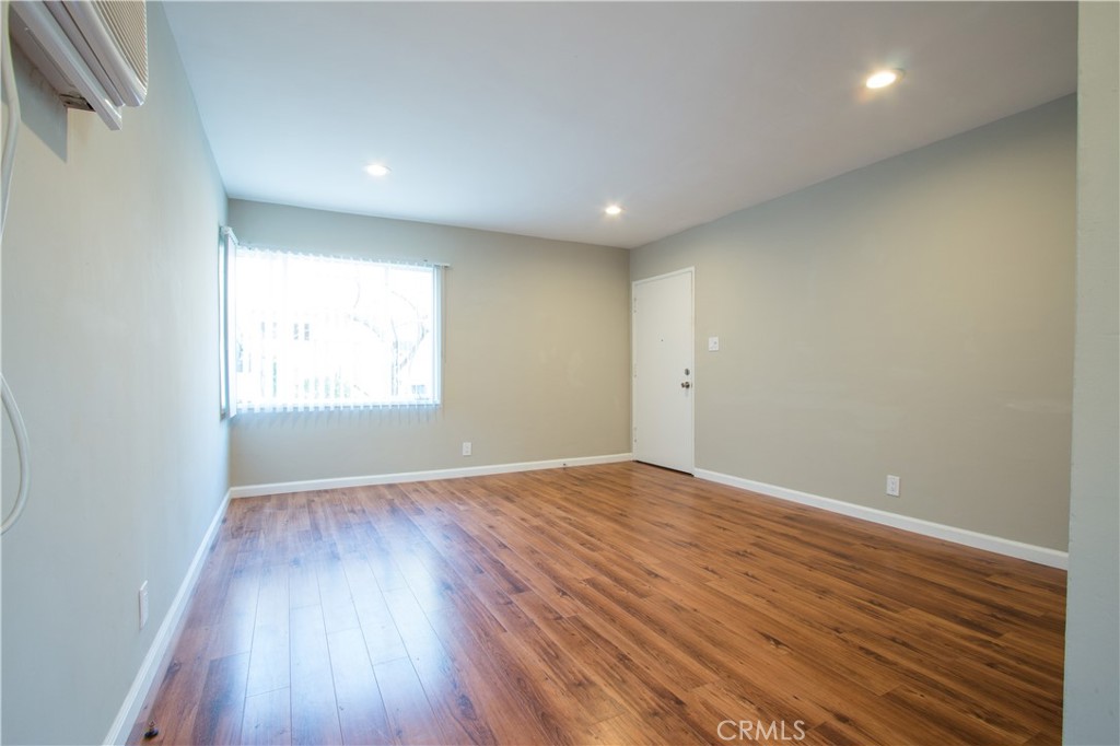 2512 Cañada Boulevard, Unit 5 Glendale, CA 91208 - Photo 3 of 9