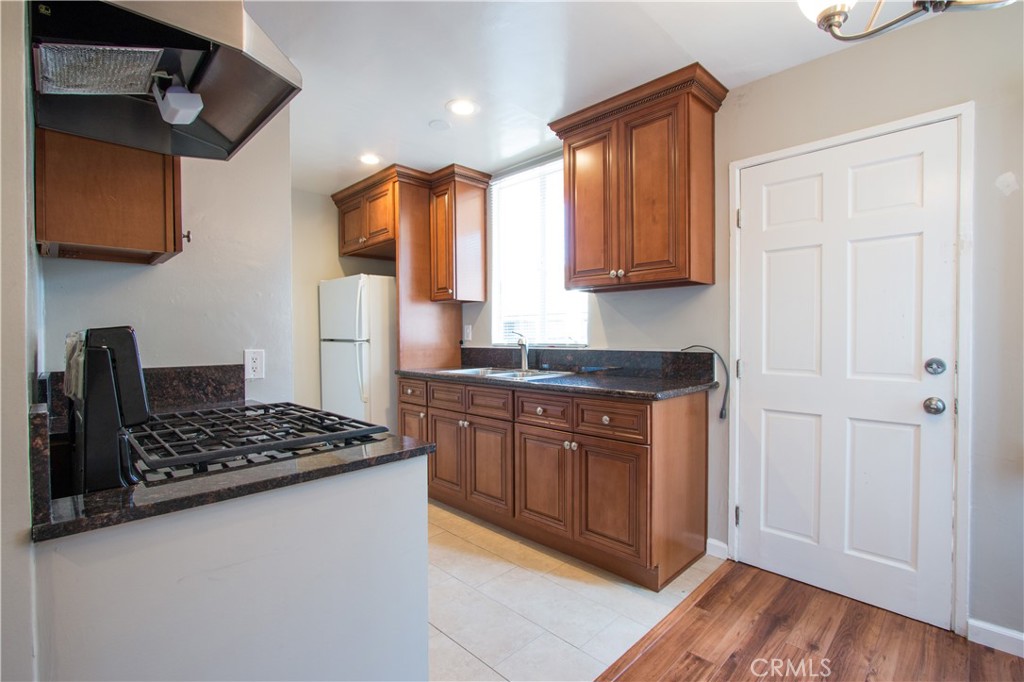 2512 Cañada Boulevard, Unit 5 Glendale, CA 91208 - Photo 4 of 9