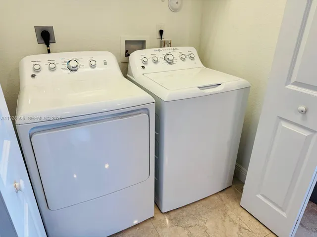 $629,900 | 2491 Southeast 2nd Street, Homestead, FL 33033