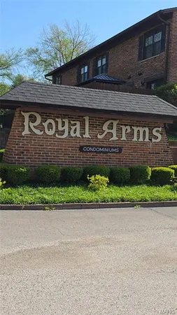 $1,350 | 7939 Royal Arms Court, Unit 2, St. Louis, MO 63123