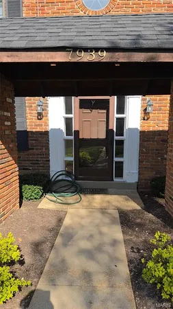 $1,350 | 7939 Royal Arms Court, Unit 2, St. Louis, MO 63123