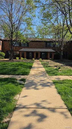 $1,350 | 7939 Royal Arms Court, Unit 2, St. Louis, MO 63123