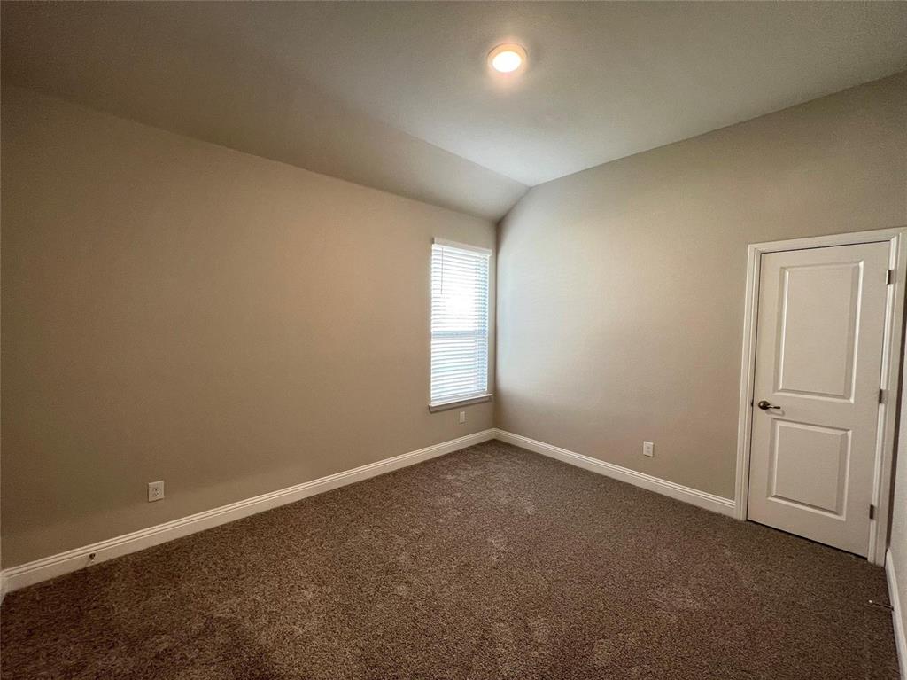 3611 Walnut Rdg Drive Midlothian, TX 76065 - Photo 20 of 29 an empty room with windows